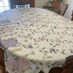 Vtg Cotton Tablecloth White w/ Hydrangeas Pink/Red & Blue/Purple, Yellow 66”x60”